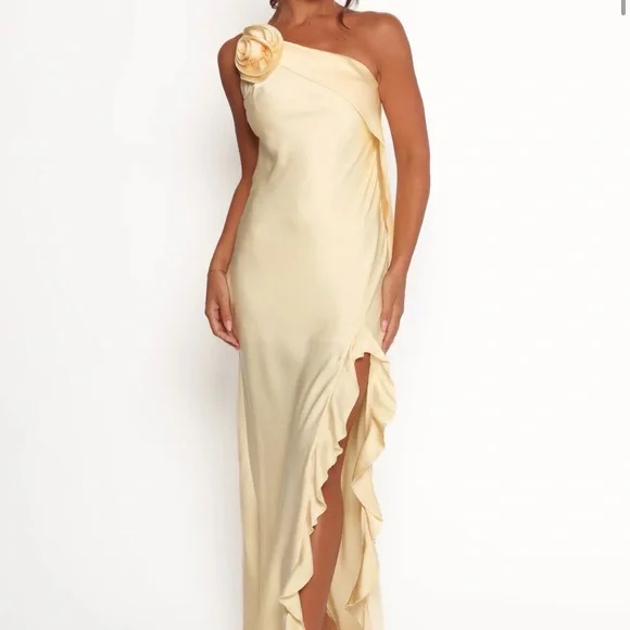 Petal & Pup Butter Yellow One-Shoulder Maxi Dress - Picture 3 of 5